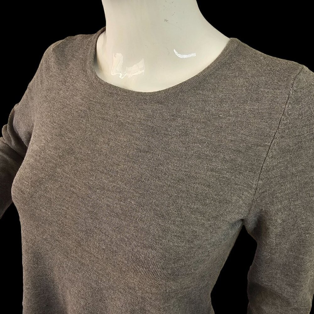Chicos Lightweight Rayon Knit Top Long Slv Round Neck Curved Hem Womens XS Gray